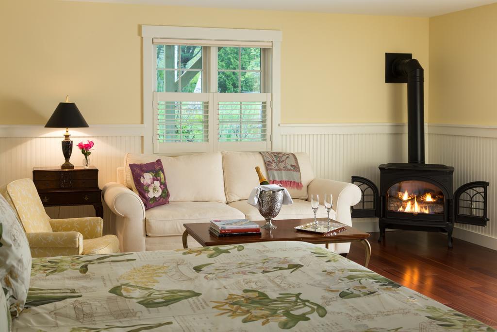 Inn At Sunrise Point Lincolnville Room photo